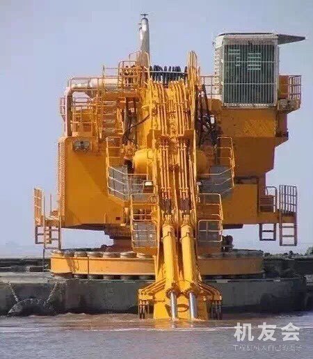 在海上施工的巨无霸，这挖掘机真的超级霸气啊！！