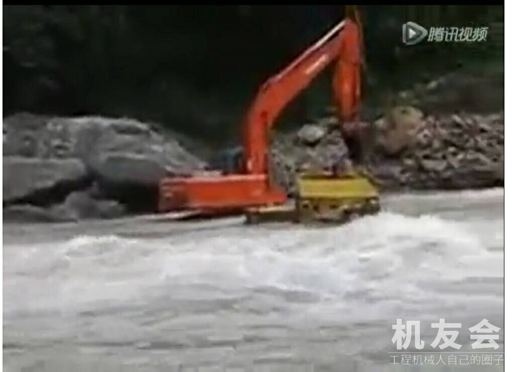 推土机过河，挖机帮忙