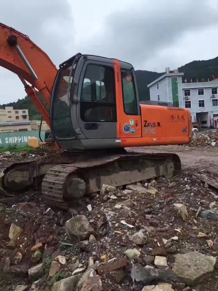 浙江台州市26万元出售日立中挖200-6挖掘机