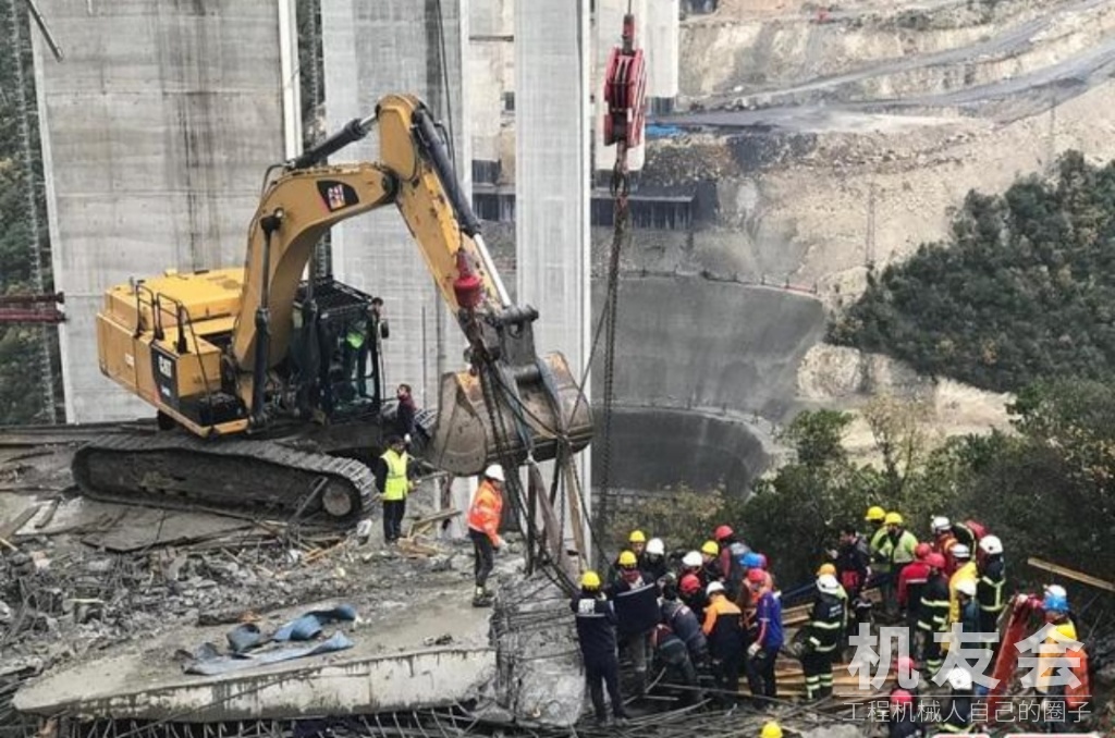 土耳其一建筑工地混凝土板坠落造成3死1伤