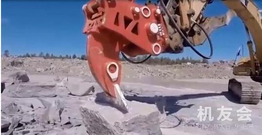 这个挖掘机厉害了！分分钟切割一块大石头，多长时间能开完一座山