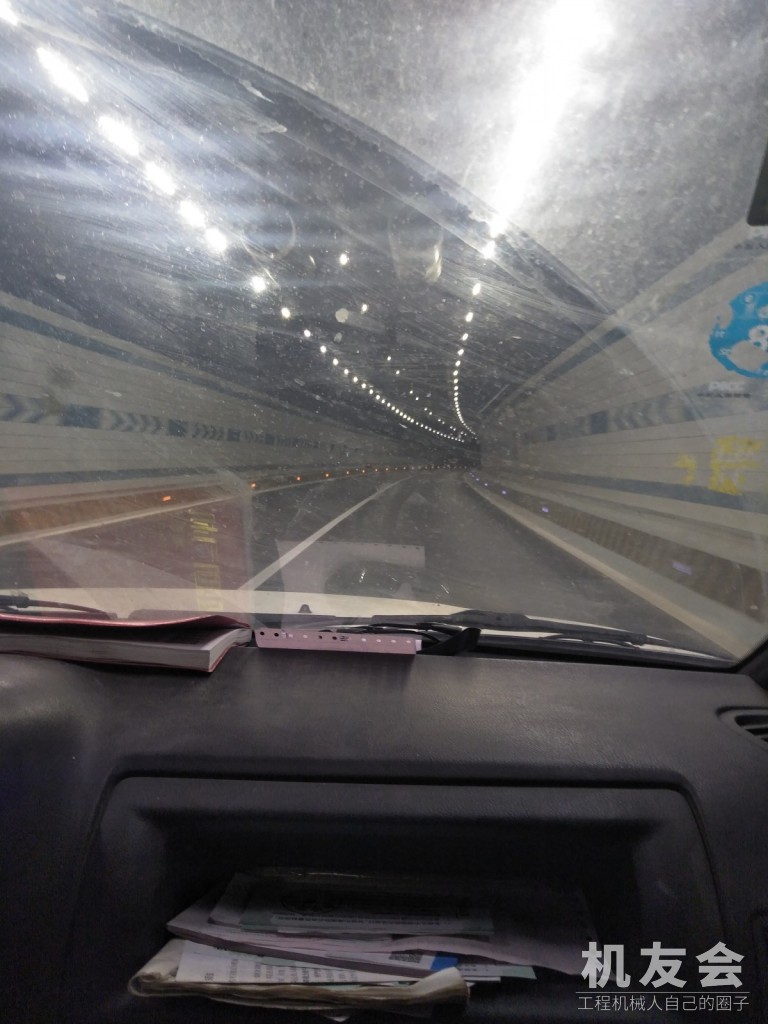 进去隧道