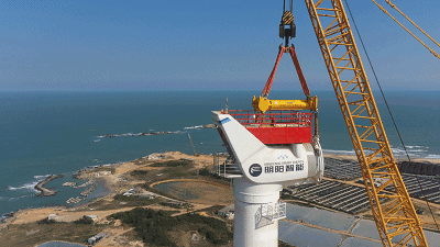 【资讯】中国单机容量最大海上风机在广东省成功吊装