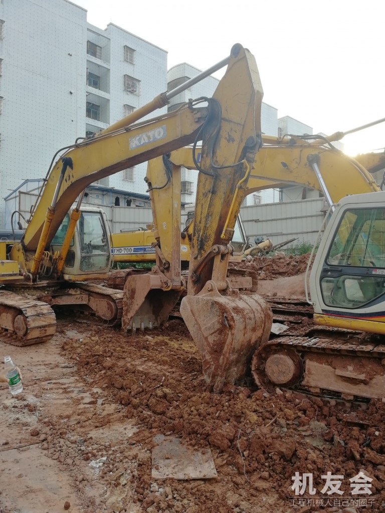 重庆的老铁们，本人求职一份在沙坪坝开挖掘机的工作