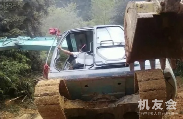 驾驶挖掘机最容易忽略的5件事，件件致命！