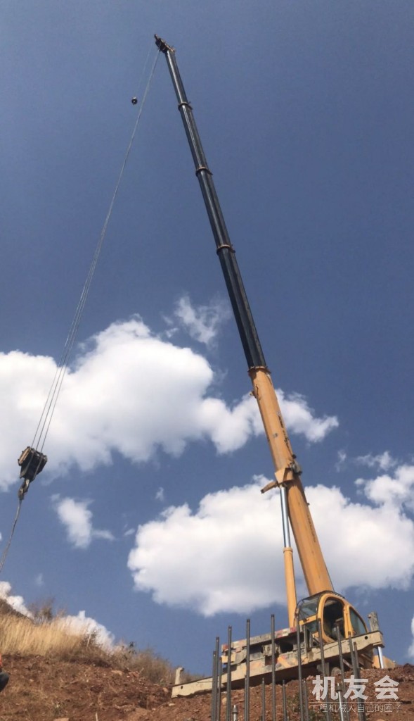 吊车伸31米大臂，超5吨干活太刺激，钢丝绳突然崩断！