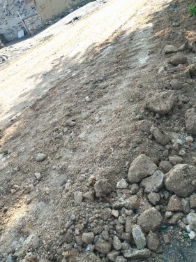 这就是沙石路