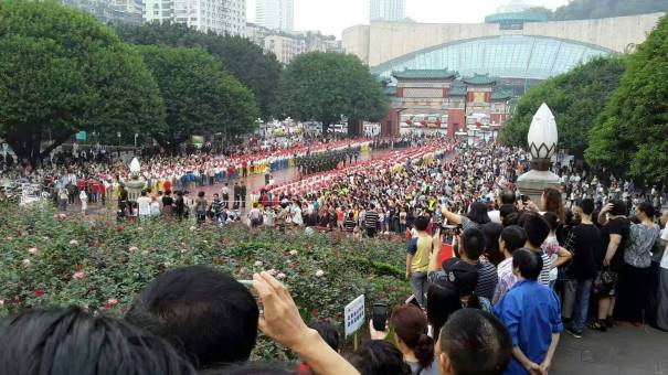 国庆重庆人民广场也可看升旗仪式.