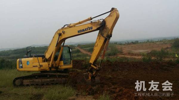 河南洛陽市出租小鬆中挖PC240挖掘機