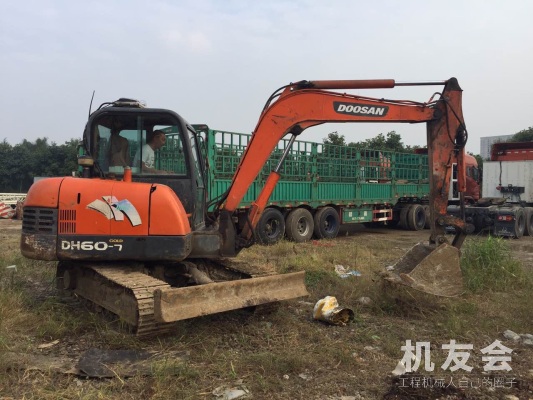 江蘇蘇州市出租鬥山小挖DH60挖掘機