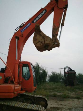 河北邢台市出租斗山中挖DH225挖掘机