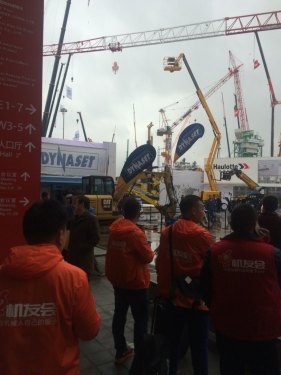 初冬十一月2016上海工程机械宝马展，今天开幕我们来自各地的