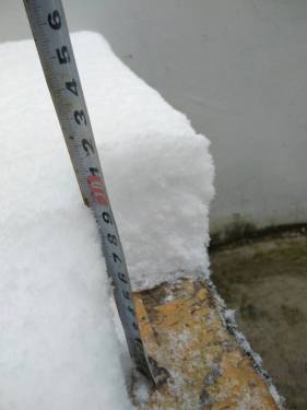 蚌埠第一场雪，7.5-9.8公分厚