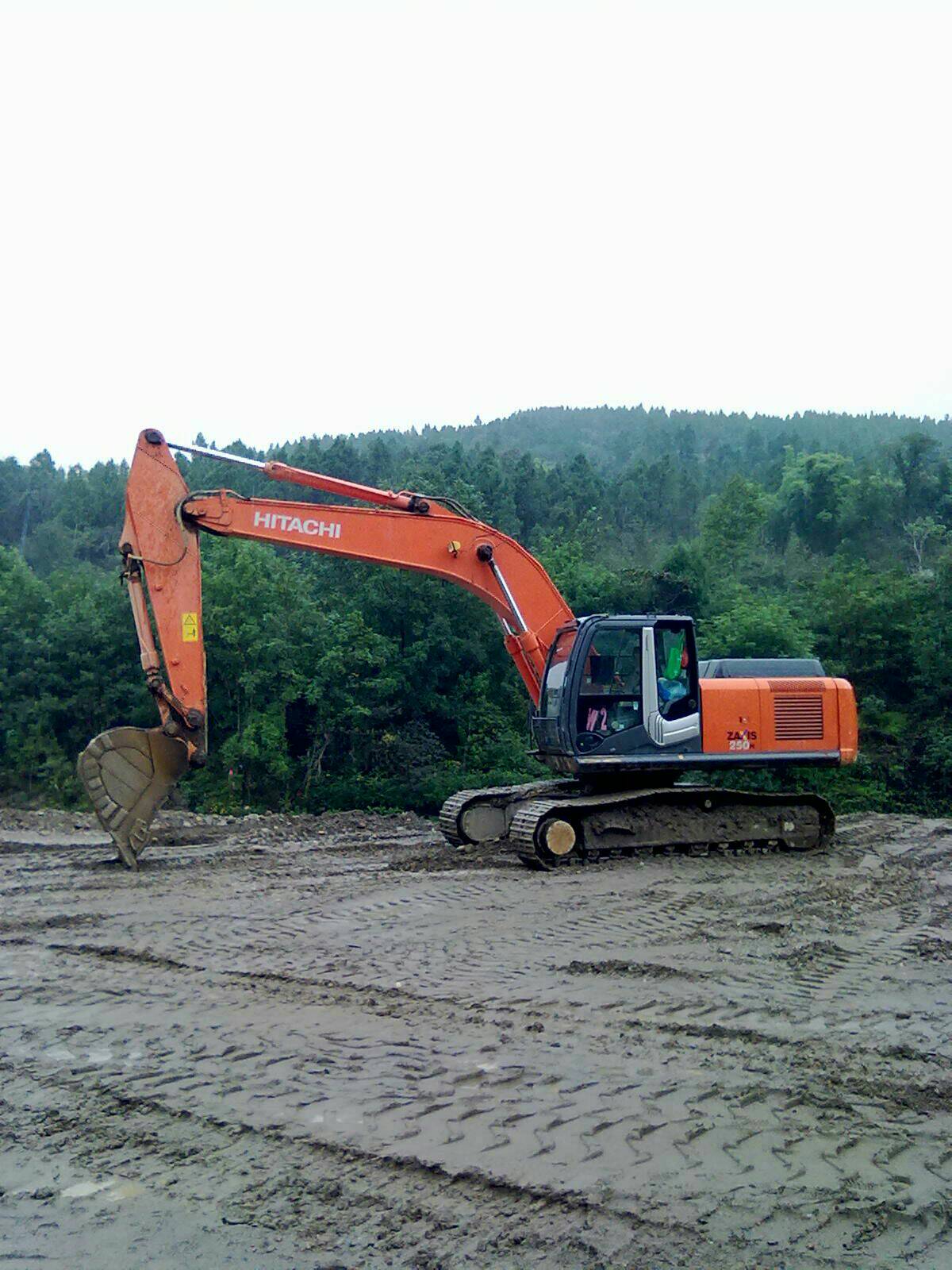 四川廣元市出租日立中挖ZX240挖掘機