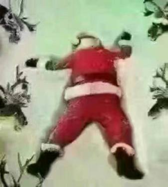 重要通知:圣诞老人刚到中国，雾霾中毒，摔倒了，然后没人敢扶，