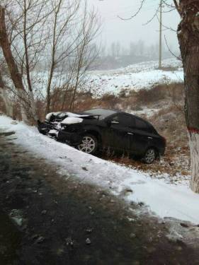 兄弟们下雪了，路上慢点小心开车，安全第一。