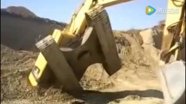 你有见过这么开挖掘机的吗