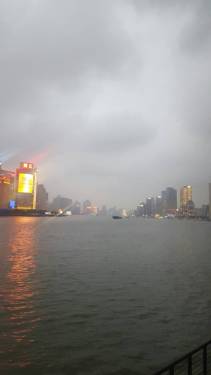 雨中游上海外滩
