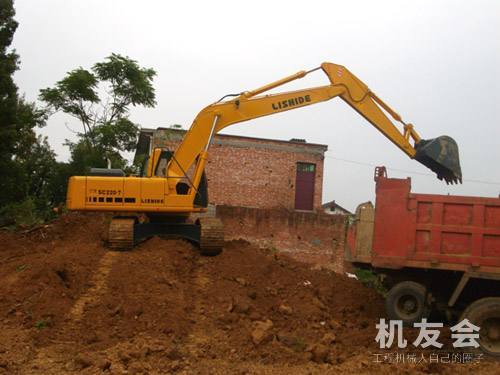 山东临沂市出租力士德中挖(15-25吨)中挖220挖掘机