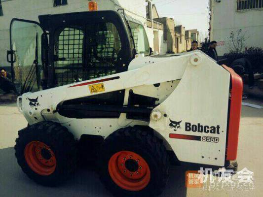 江苏徐州市出租山猫轮胎式1吨以上550滑移装载机