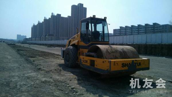 新疆烏魯木齊市出租山推機械式22噸SR20MP單鋼輪壓路機