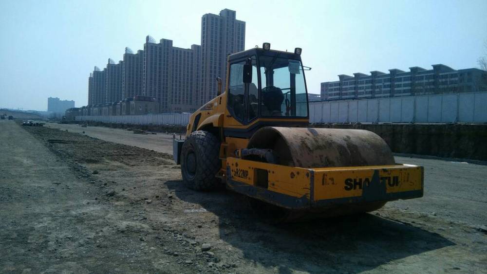 新疆乌鲁木齐市出租山推机械式22吨SR20MP单钢轮压路机