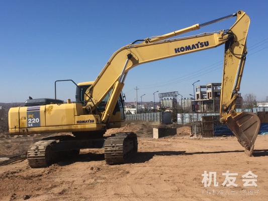 內蒙古鄂爾多斯市出租小鬆中挖220挖掘機
