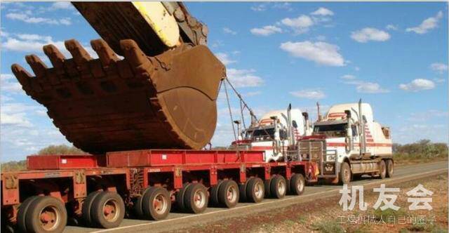 超大型挖掘机重达七百吨，六辆卡车运输还耗了七天