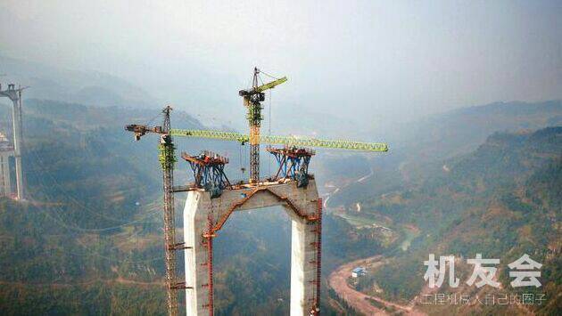 现场丨中联重科牵手“重庆第一高桥” 上演山城绝景