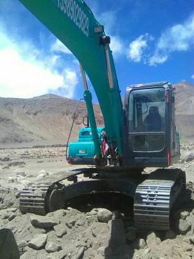 西藏日喀则地区出租日立中挖ZX210挖掘机