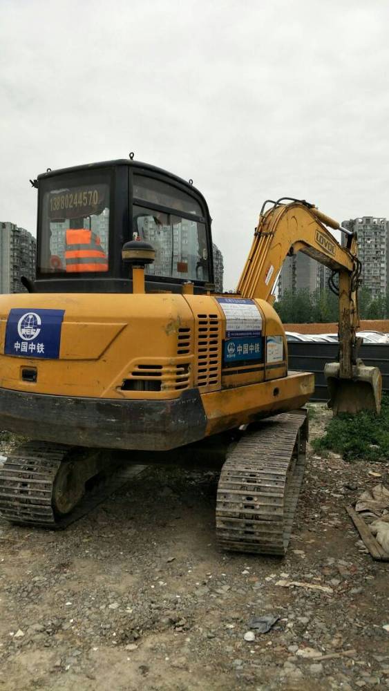 四川成都市出租雷沃重工小挖FR60挖掘机