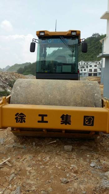 贵州黔南出租徐工液压式22吨以上XS222单钢轮压路机