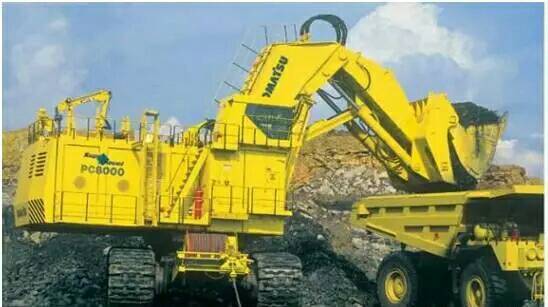 世界十大现役液压挖掘机（500吨以上）
第五位小松Komat
