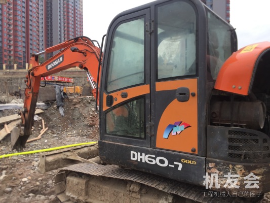四川成都市出租现代通用型通用型R210W轮式挖掘机