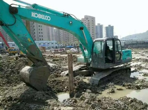 湖南怀化市出租神钢大挖SK260挖掘机