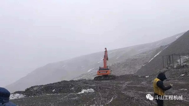 雪山里的斗山