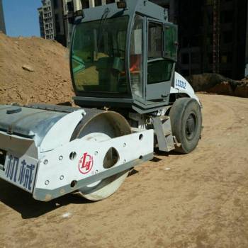 河南鄭州市出租國機洛建機械式12噸LSS312單鋼輪壓路機