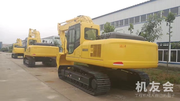 山東臨沂市二手機三一重工中挖(15-25噸)SY215挖掘機