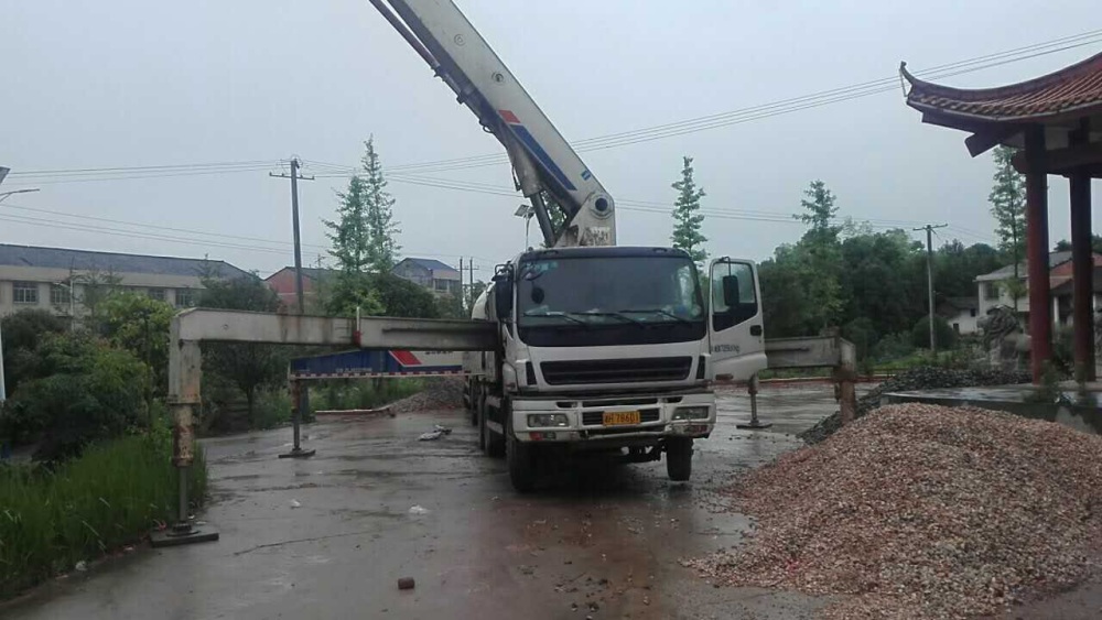 山东济南市95万元出售中联重科45-47米（三桥）五十铃47M泵车