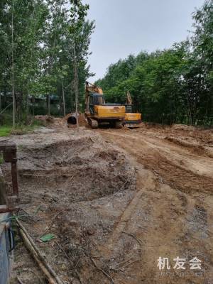 山東菏澤市出租雷沃重工小挖FR150挖掘機