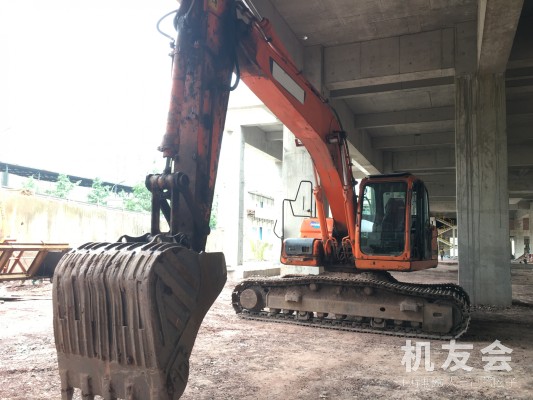 重慶出租鬥山中挖DX225挖掘機