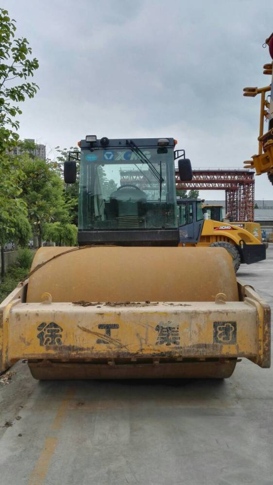 江苏徐州市出租徐工液压式20吨XS202单钢轮压路机