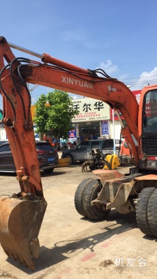 廣西柳州市10萬元出售新源通用型通用型75-8T輪式挖掘機