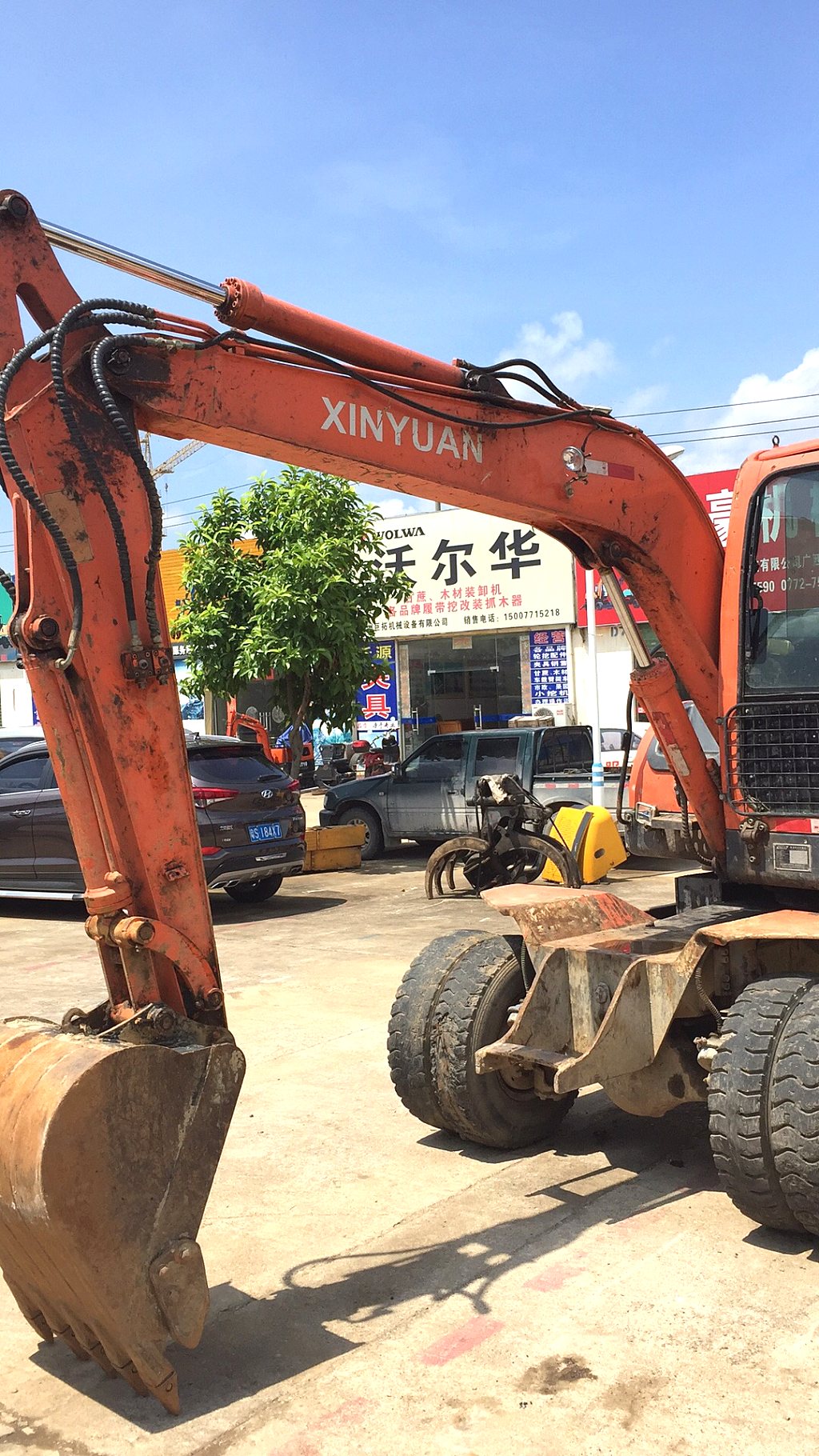 广西柳州市10万元出售新源通用型通用型75-8T轮式挖掘机