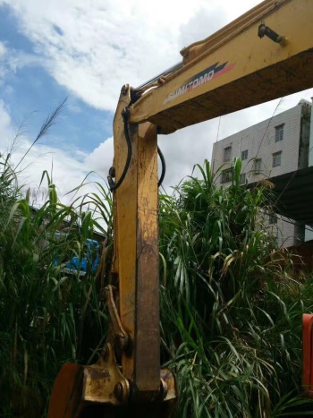 廣東茂名市25萬元出售住友小挖SH130挖掘機