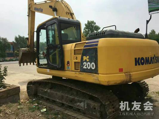 山东临沂市53万元出售小松中挖PC200挖掘机