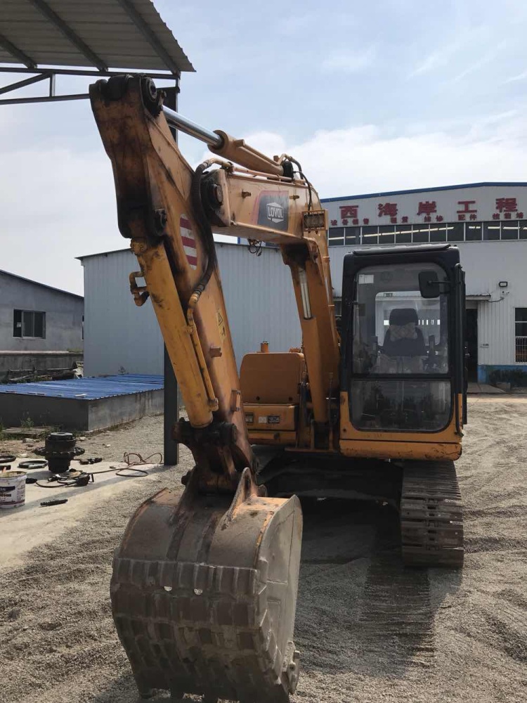 山东青岛市出租雷沃重工小挖80挖掘机