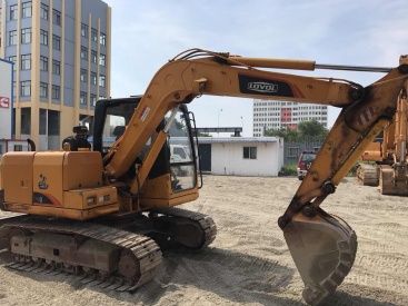 山東青島市出租雷沃重工小挖80挖掘機