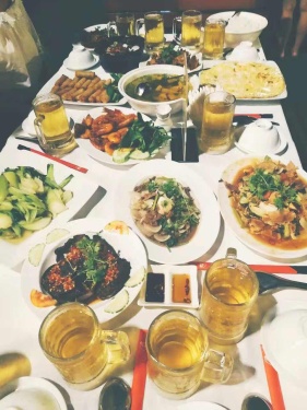 丰盛的越南晚餐