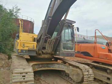 甘肃兰州市128万元出售沃尔沃大挖380挖掘机